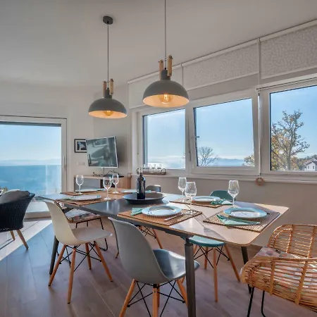Sky View Apartment *